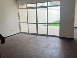 Foto 2 de Surco amplia casa cerca Av. Caminos del Inca / Benavides