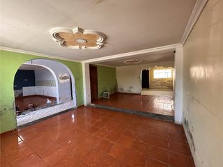 Foto 2 de Venta de casa y Galpón – Ibarra