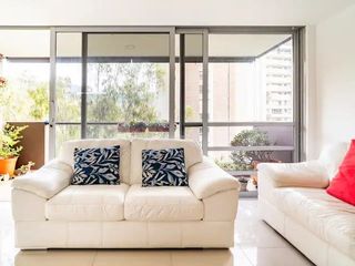 Foto 1 de Moderno y tranquilo apartamento en uno de los sectores más exclusivos de Medellin