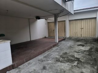 Foto 6 de ALQUILER - DEPARTAMENTO TIPO CASA 1 PLANTA - 3 DORMITORIOS 3 BAÑOS - SALA - COMEDOR - COCINA CON COMEDOR DIARIO - DORMITORIO SERVICIO - PATIO AMPLIO