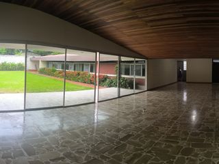 Foto 1 de ALQUILER - DEPARTAMENTO TIPO CASA 1 PLANTA - 3 DORMITORIOS 3 BAÑOS - SALA - COMEDOR - COCINA CON COMEDOR DIARIO - DORMITORIO SERVICIO - PATIO AMPLIO