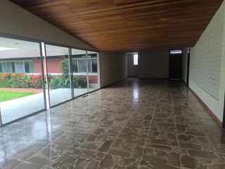 Foto 4 de ALQUILER - DEPARTAMENTO TIPO CASA 1 PLANTA - 3 DORMITORIOS 3 BAÑOS - SALA - COMEDOR - COCINA CON COMEDOR DIARIO - DORMITORIO SERVICIO - PATIO AMPLIO