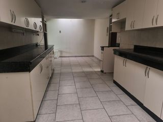 Foto 5 de ALQUILER - DEPARTAMENTO TIPO CASA 1 PLANTA - 3 DORMITORIOS 3 BAÑOS - SALA - COMEDOR - COCINA CON COMEDOR DIARIO - DORMITORIO SERVICIO - PATIO AMPLIO