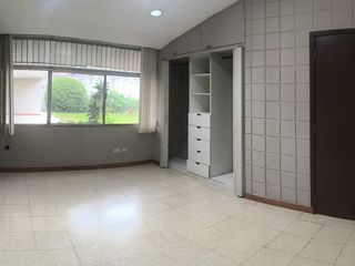 Foto 17 de ALQUILER - DEPARTAMENTO TIPO CASA 1 PLANTA - 3 DORMITORIOS 3 BAÑOS - SALA - COMEDOR - COCINA CON COMEDOR DIARIO - DORMITORIO SERVICIO - PATIO AMPLIO