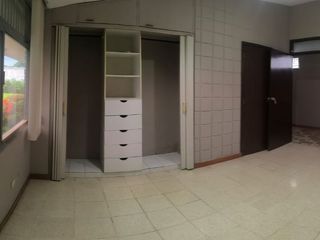 Foto 19 de ALQUILER - DEPARTAMENTO TIPO CASA 1 PLANTA - 3 DORMITORIOS 3 BAÑOS - SALA - COMEDOR - COCINA CON COMEDOR DIARIO - DORMITORIO SERVICIO - PATIO AMPLIO