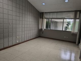 Foto 20 de ALQUILER - DEPARTAMENTO TIPO CASA 1 PLANTA - 3 DORMITORIOS 3 BAÑOS - SALA - COMEDOR - COCINA CON COMEDOR DIARIO - DORMITORIO SERVICIO - PATIO AMPLIO