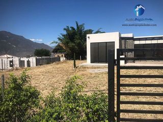Foto 1 de VENTA DE  PROPIEDAD EN  YUNGUILLA CON 1000m de terreno