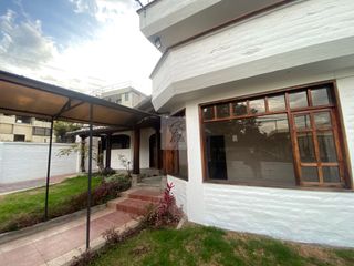 Foto 1 de CASA EN RENTA, ROJAS, CUMBAYÁ, 4 DORMITORIOS, INDEPENDIENTE