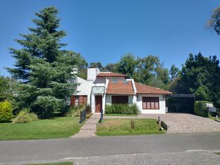 Foto 2 de Oportunidad, Casa de 228 m² en Las Praderas de Lujan