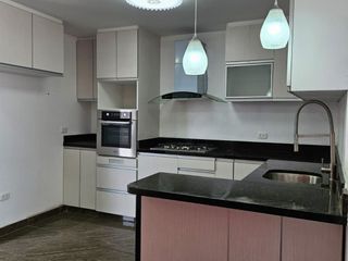 Foto 4 de Se ALQUILA amplio departamento en Los Viñedos de Surco.