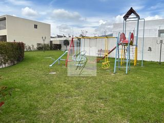 Foto 2 de ARRIENDO CASA TUMBACO RUTA VITA, 3 DORMITORIOS