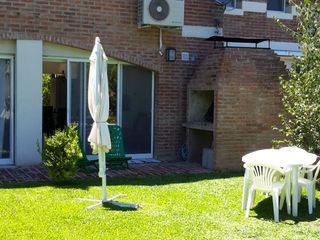 Foto 2 de Venta Dúplex en C. C. de Golf Las Praderas de Lujan