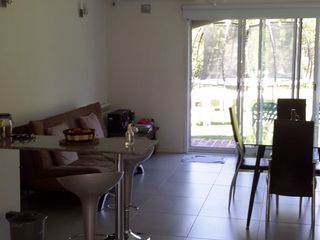 Foto 3 de Venta Dúplex en C. C. de Golf Las Praderas de Lujan