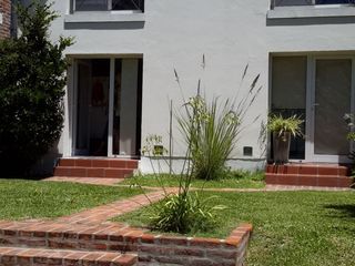 Foto 1 de Venta Dúplex en C. C. de Golf Las Praderas de Lujan