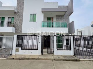Foto 2 de Casa de 2 pisos, 4 habitaciones, 5 baños en Rosendo Garcés, Montería