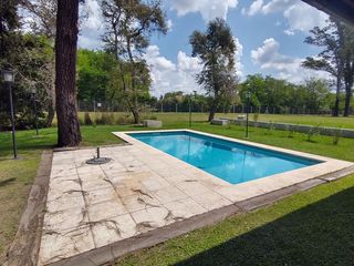 Foto 3 de Excelente Casa Estilo Campo - 375 m² Construidos Sobre 1203 m² de Lote