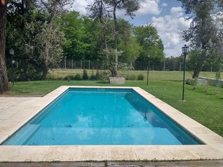 Foto 4 de Excelente Casa Estilo Campo - 375 m² Construidos Sobre 1203 m² de Lote