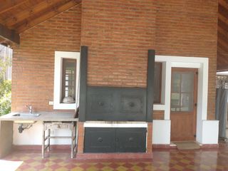 Foto 5 de Excelente Casa Estilo Campo - 375 m² Construidos Sobre 1203 m² de Lote