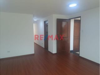 Foto 4 de Se Alquila Lindo Departamento A Media Cuadra De Caminos Del Inca
