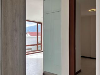Foto 8 de SUITE DE RENTA, EN CUMBAYA, CON PATIO Y PERGOLA