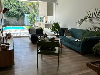 Foto 6 de MODERNA CASA CON PISCINA Y RECIÉN REMODELADA