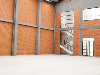Foto 5 de Excelente bodega en renta ubicada en parque industrial de Madrid