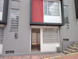 Foto 3 de CASA EN ARRIENDO CONJUNTO NAVARRA SECTOR LA ESPE