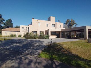 Foto 3 de Magnifica Casa en Dos Plantas Sobre Terreno de 1441 m - Praderas de Lujan
