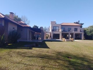 Foto 4 de Magnifica Casa en Dos Plantas Sobre Terreno de 1441 m - Praderas de Lujan