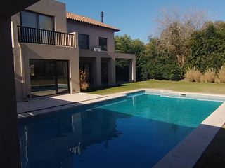 Foto 7 de Magnifica Casa en Dos Plantas Sobre Terreno de 1441 m - Praderas de Lujan