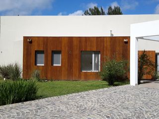 Foto 1 de Casa en Venta - Las Praderas, Lujan