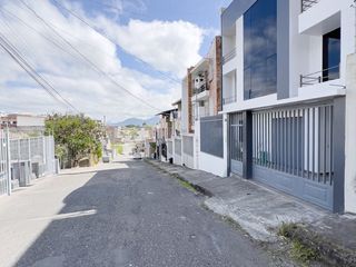 Foto 2 de En venta casa rentera con local comercial y cuatro departamentos