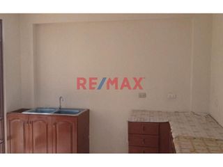 Foto 5 de VENDO CASA  02 PISOS AT 160M2  AC 236M2 OPORTUNIDAD  SMP