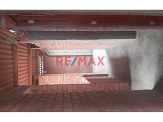 Foto 9 de VENDO CASA  02 PISOS AT 160M2  AC 236M2 OPORTUNIDAD  SMP