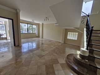 Foto 3 de CASA EN ALQUILER EL PORTÓN DE LAS LOMAS