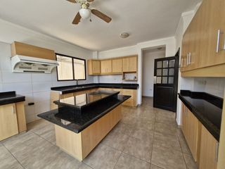 Foto 4 de CASA EN ALQUILER EL PORTÓN DE LAS LOMAS
