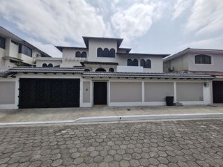 Foto 1 de CASA EN LAS GARZAS - VENTA CON PISCINA – SAUNA Y VAPOR.