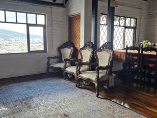 Foto 1 de Vendo Casa Independiente de 5 Dormitorios en Monteserrin