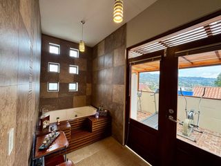 Foto 16 de En Venta Casa a 2 cuadras de la Universidad Católica de Azogues