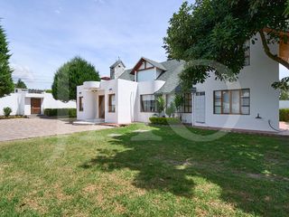 Foto 2 de Venta o Renta de Casa con Suite Independiente y Amplio Terreno en Nayón.