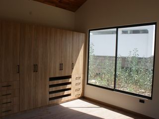 Foto 11 de Renta - Arriendo - Casa - Nueva - Tumbaco - Urbanización las Peñas