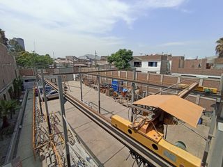 Foto 5 de SE VENDE LOCAL COMERCIAL CON EXCELENTE UBICACION EN SJL