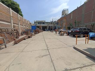 Foto 1 de SE VENDE LOCAL COMERCIAL CON EXCELENTE UBICACION EN SJL