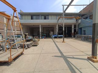 Foto 2 de SE VENDE LOCAL COMERCIAL CON EXCELENTE UBICACION EN SJL
