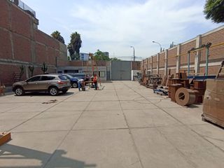 Foto 3 de SE VENDE LOCAL COMERCIAL CON EXCELENTE UBICACION EN SJL