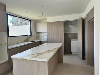 Foto 1 de CONJUNTO EXCLUSIVO DE DIEZ CASAS A ESTRENAR EN TUMBACO