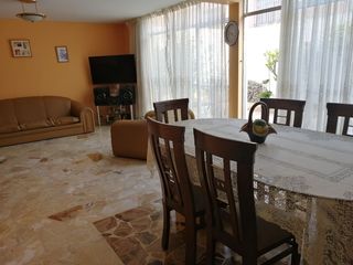 Foto 1 de Oferta ! Bajó de precio de venta de casa en calle residencial !