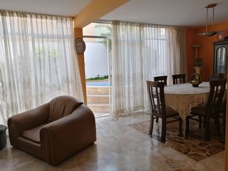 Foto 3 de Oferta ! Bajó de precio de venta de casa en calle residencial !