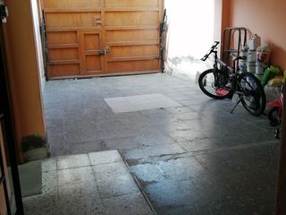 Foto 12 de Oferta ! Bajó de precio de venta de casa en calle residencial !