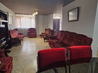 Foto 2 de Se Vende Amplia Casa De 2 Pisos En Calle Guzmán Barrón - Trujillo (aipanaque)